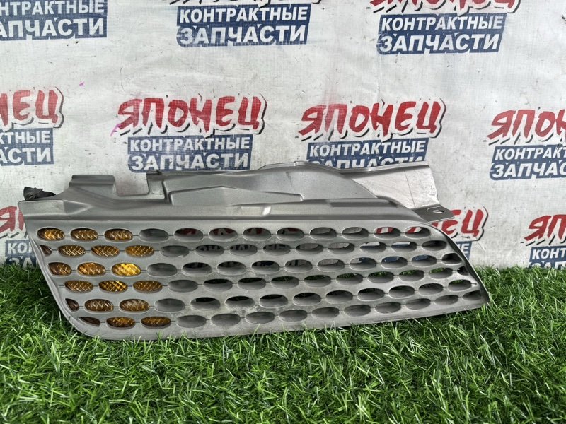 Решетка радиатора NISSAN MARCH AK12 CR12DE правая (б/у)