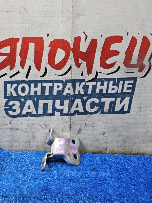 Петля двери TOYOTA ALLEX NZE124 1NZ-FE передняя правая (б/у)