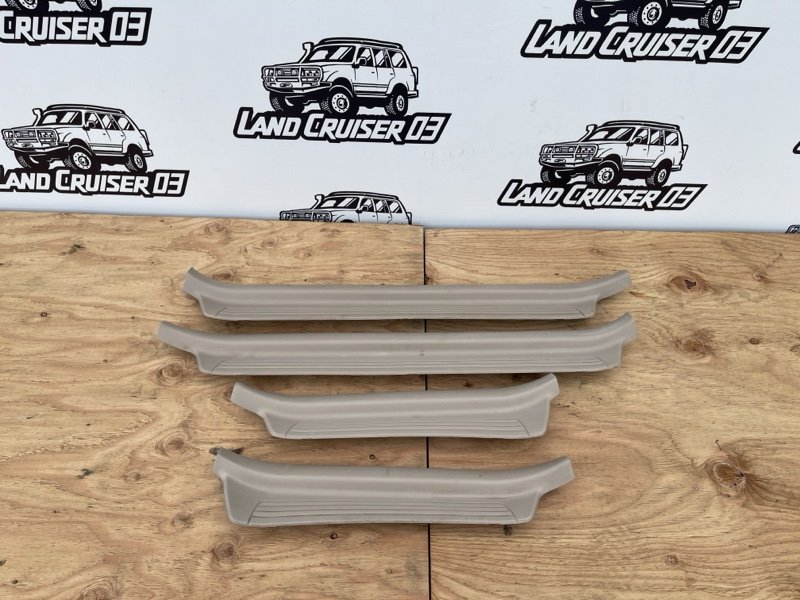 Накладка на порог TOYOTA LAND CRUISER UZJ100 2UZ-FE (б/у)