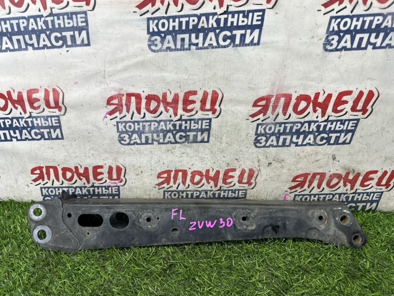 Балка TOYOTA PRIUS ZVW30 2ZR-FXE передняя левая (б/у)