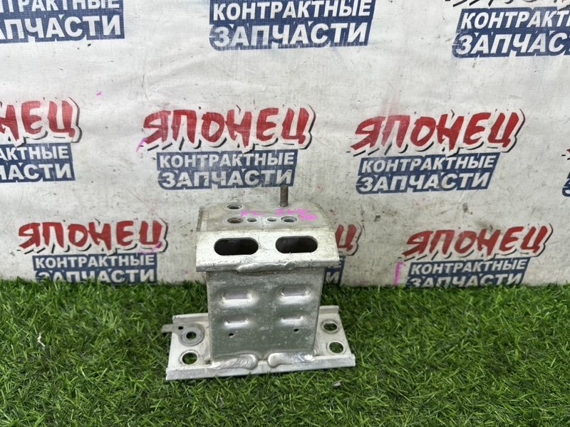 Кронштейн усилителя бампера TOYOTA PRIUS ZVW30 2ZR-FXE передний левый (б/у)