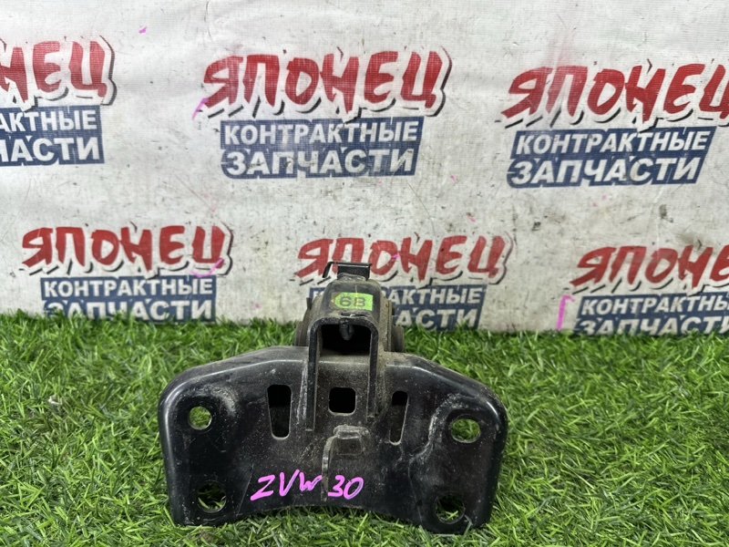 Подушка двигателя TOYOTA PRIUS ZVW30 2ZR-FXE левая (б/у)