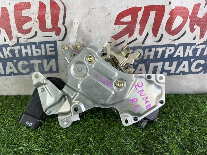 Замок двери TOYOTA ISIS ZNM10 1ZZ-FE задний левый (б/у)