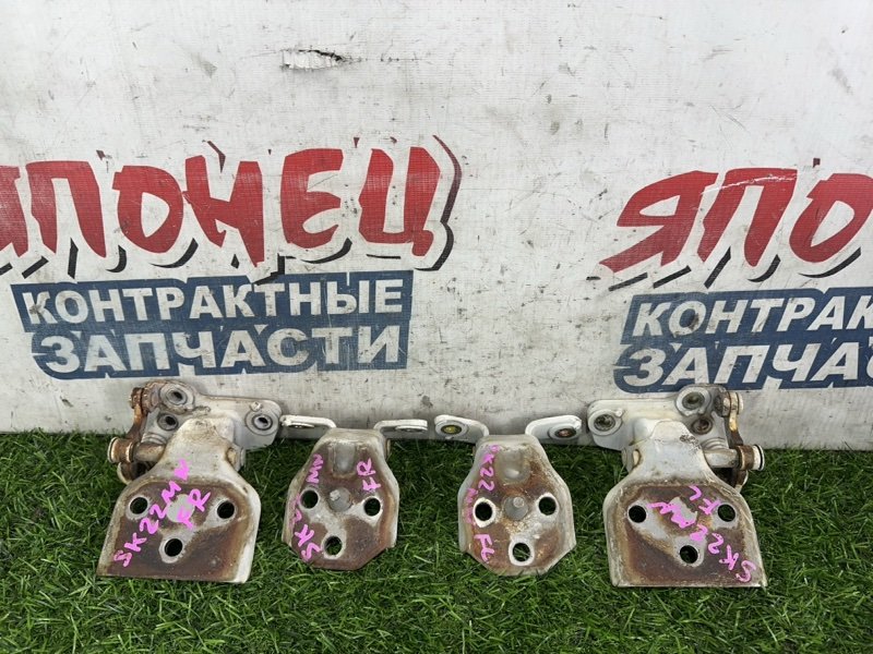 Петля двери NISSAN VANETTE SK22MN R2 передняя (б/у)