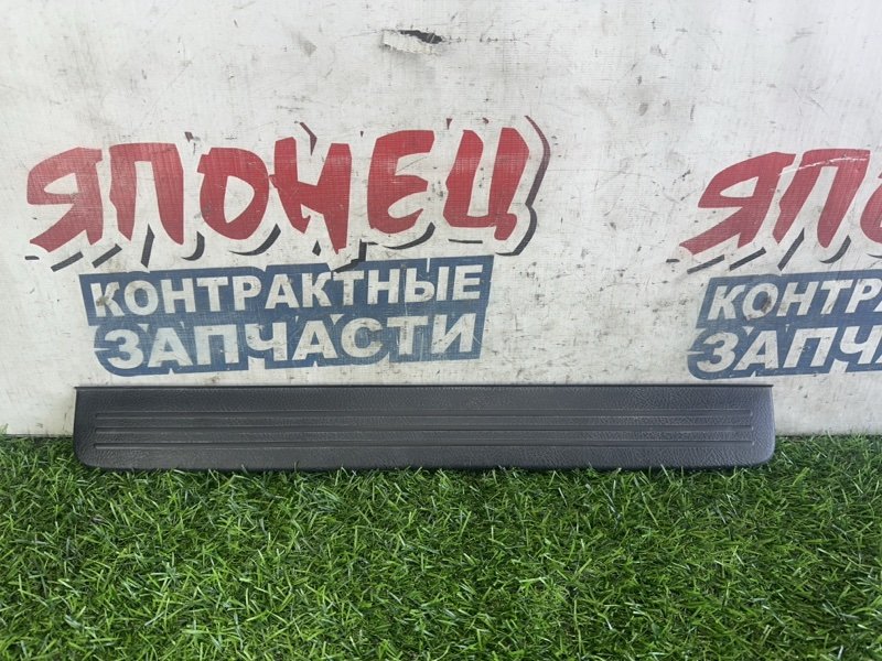 Накладка на порог TOYOTA ALLION ZZT240 1ZZ-FE передняя (б/у)