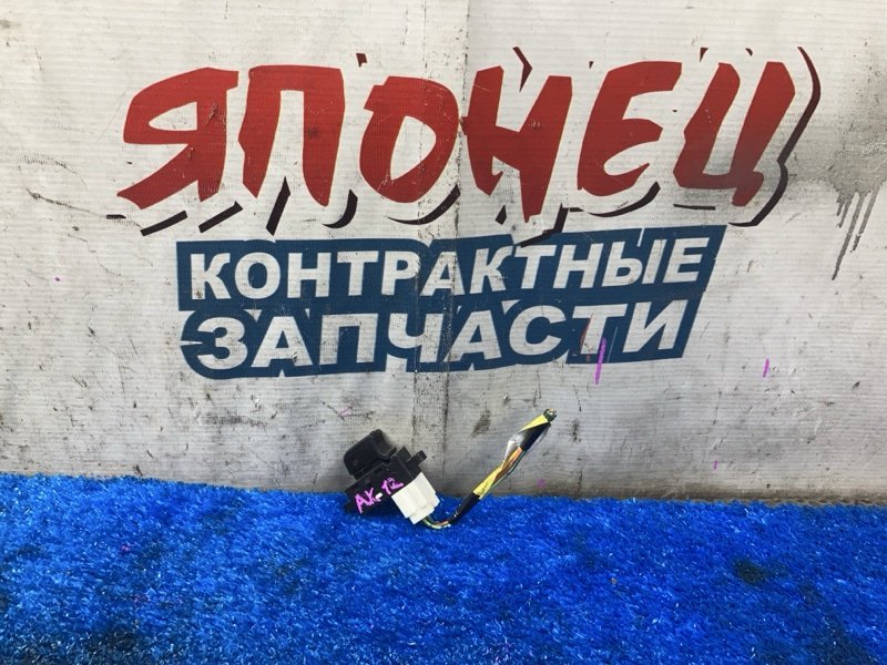 Кнопка стеклоподъемника NISSAN MARCH AK12 CR12DE задняя (б/у)