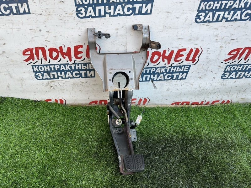 Педаль тормоза NISSAN VANETTE SKP2MN L8 (б/у)
