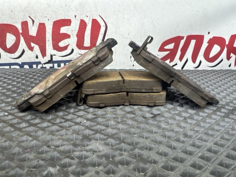 Тормозные колодки TOYOTA CELICA ST202 3S-FE переднее (б/у)