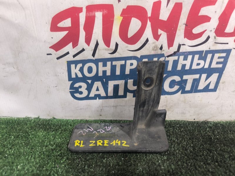 Брызговик TOYOTA COROLLA AXIO ZRE142 2ZR-FE задний левый (б/у)