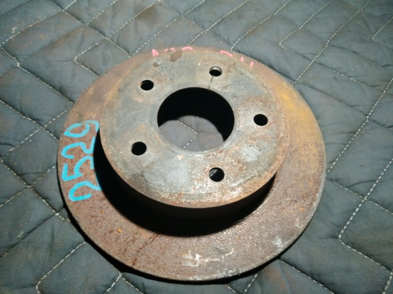 Тормозной диск Nissan Cefiro A33 задний (б/у)