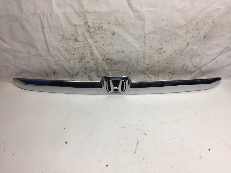 Накладка крышки багажника Honda Fit Aria GD6 (б/у)