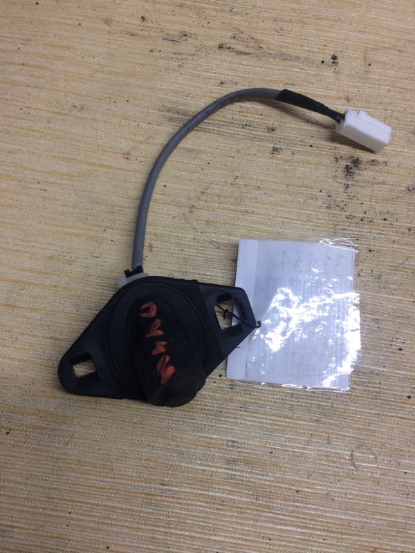 Кнопка открывания багажника Mazda Demio DY3W (б/у)