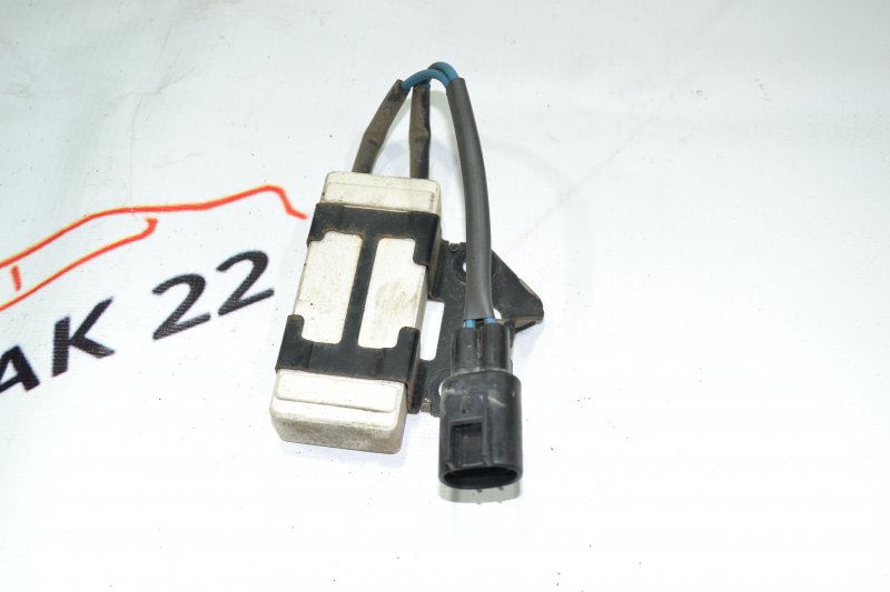 Резистор вентилятора охлаждения Toyota Corolla NZE120 1NZ 2000 (б/у)
