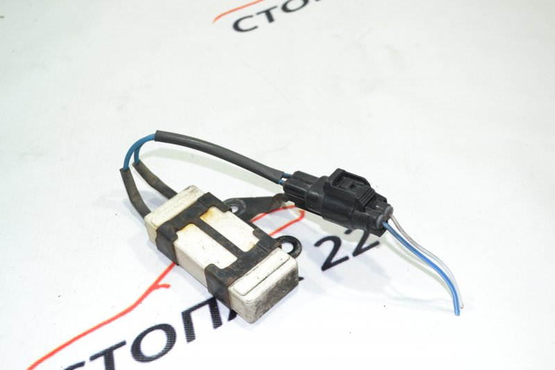 Резистор вентилятора охлаждения Toyota Spacio NZE121 1NZ 2001 (б/у)