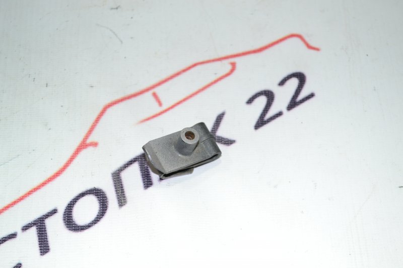 Крепление подкрылка Toyota Corolla NZE121 1NZ 2002 (б/у)
