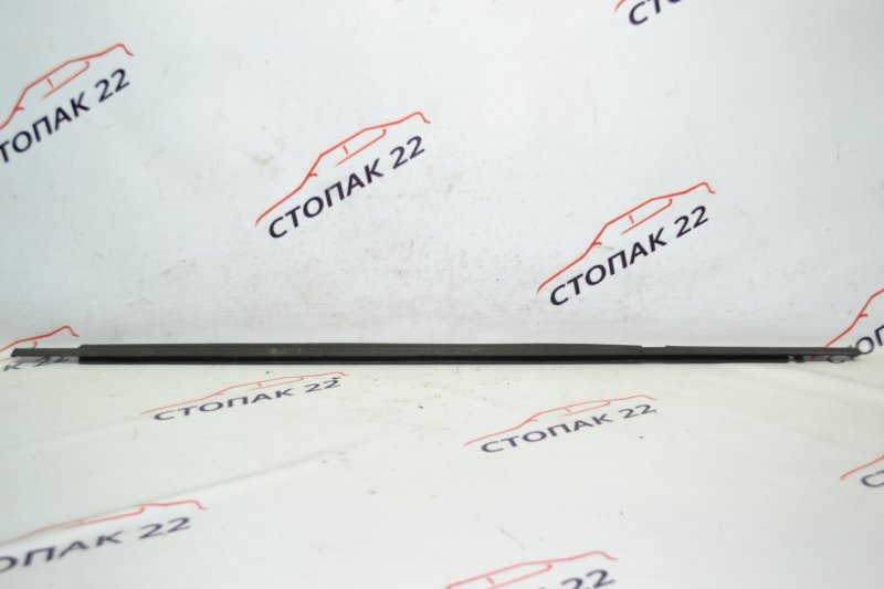 Молдинг стекла Toyota Runx NZE121 1NZ 2001 задний левый (б/у)