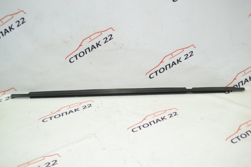 Молдинг стекла Toyota Corolla NZE124 1NZ 2000 задний левый (б/у)