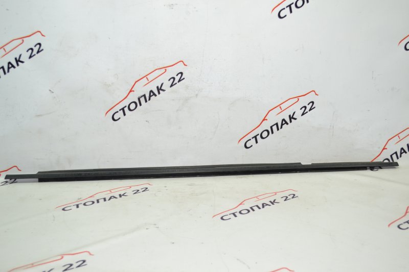 Молдинг стекла Toyota Corolla NZE120 1NZ 2000 задний левый (б/у)