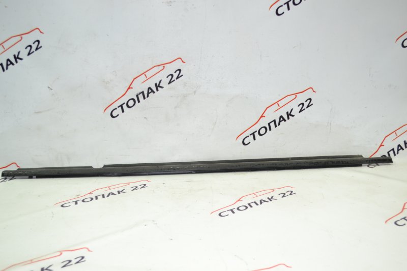 Молдинг стекла Toyota Corolla NZE120 1NZ 2000 задний правый (б/у)
