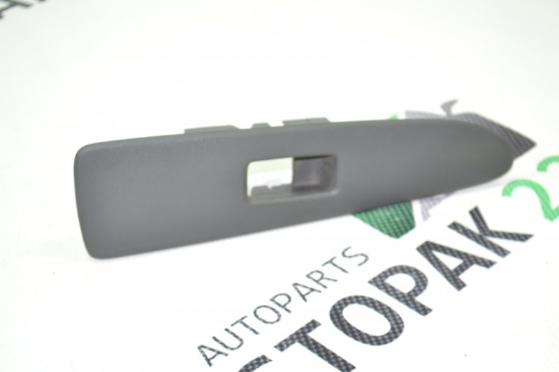 Накладка кнопки стеклоподьёмника Toyota Allion AZT240-0019126 1AZ 2004 задняя левая (б/у)