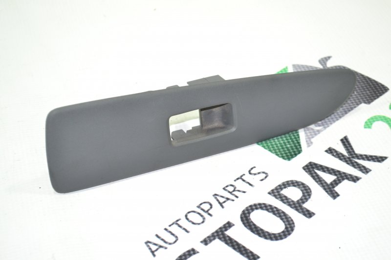 Накладка кнопки стеклоподьёмника Toyota Allion AZT240-0019126 1AZ 2004 задняя правая (б/у)