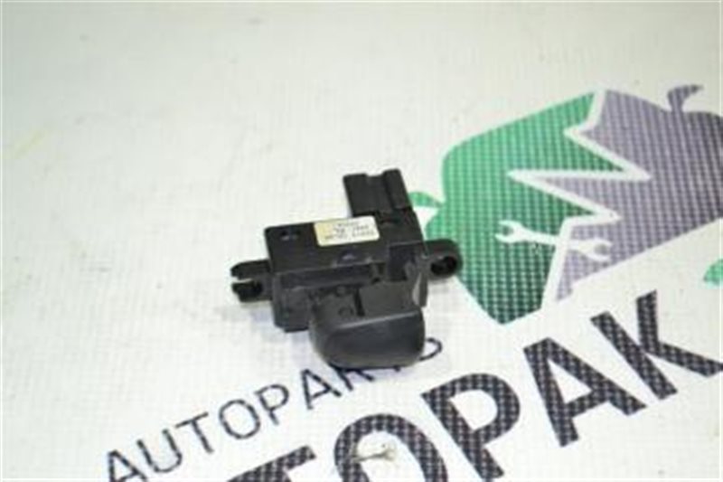 Кнопка стеклоподъемника Nissan Leaf ZE0 (б/у)