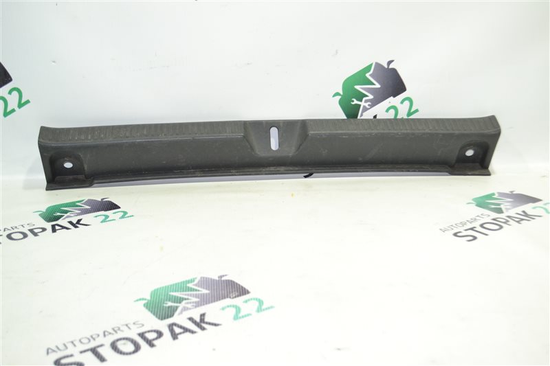 Накладка петли замка багажника Toyota Runx NZE121 1NZ 2003 (б/у)