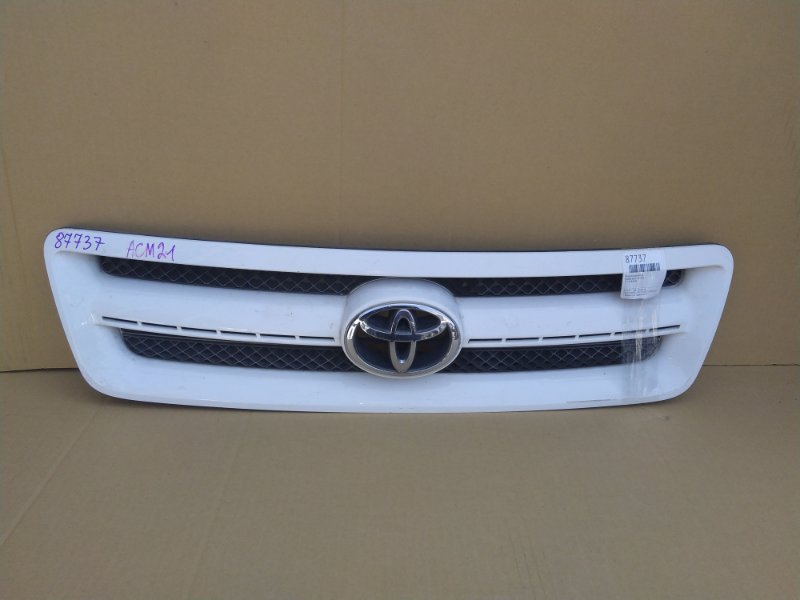 Решетка радиатора Toyota Ipsum ACM21 (б/у)