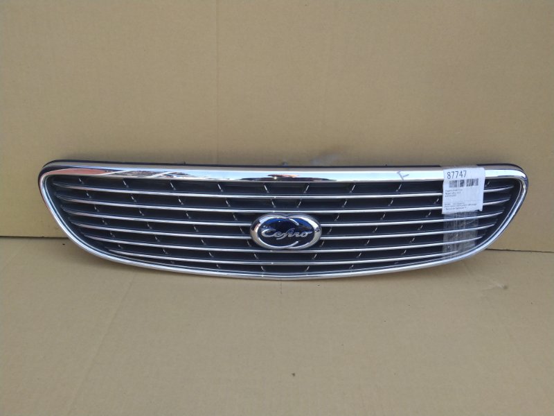 Решетка радиатора Nissan Cefiro A33 (б/у)