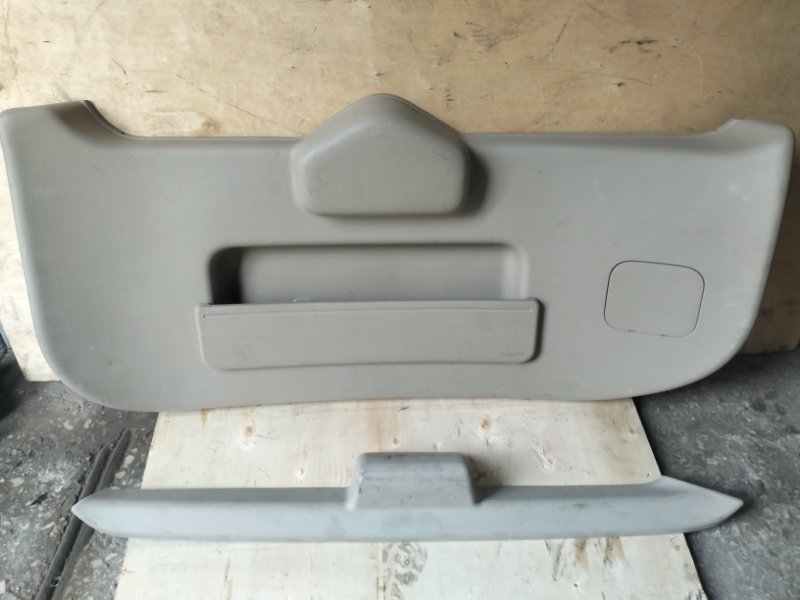 Обшивка двери багажника Nissan Cube Z11 (б/у)