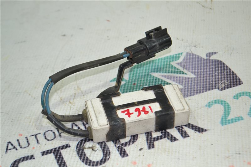 Резистор вентилятора охлаждения Toyota Corolla NZE121 2000 (б/у)