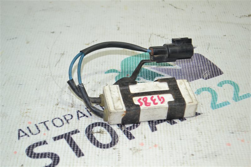 Резистор вентилятора охлаждения Toyota Spacio ZZE122 1ZZ 2002 (б/у)