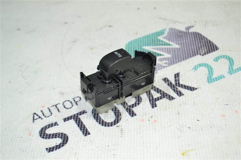 Кнопка стеклоподъемника Toyota Runx NZE124 1NZ 2002 (б/у)