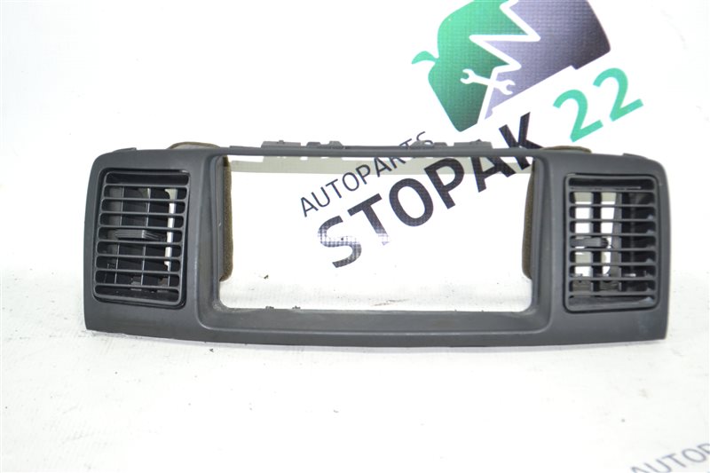Консоль магнитофона Toyota Corolla NZE124 1NZ 2003 (б/у)