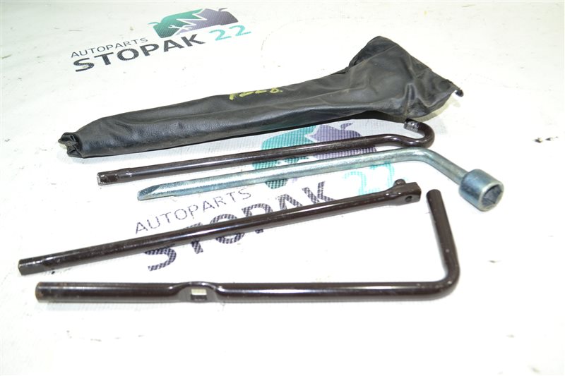 Набор инструментов Toyota Corolla NZE121 1NZ 2004 (б/у)