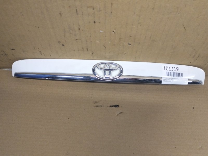 Накладка крышки багажника Toyota Carina AT211 (б/у)