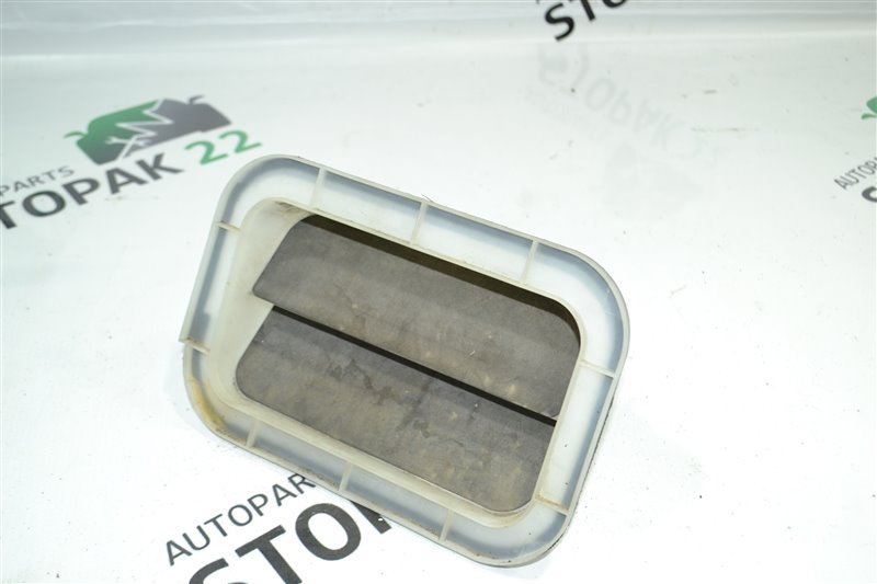 Клапан вентиляции багажного отсека Toyota Corolla NZE121 2001 (б/у)