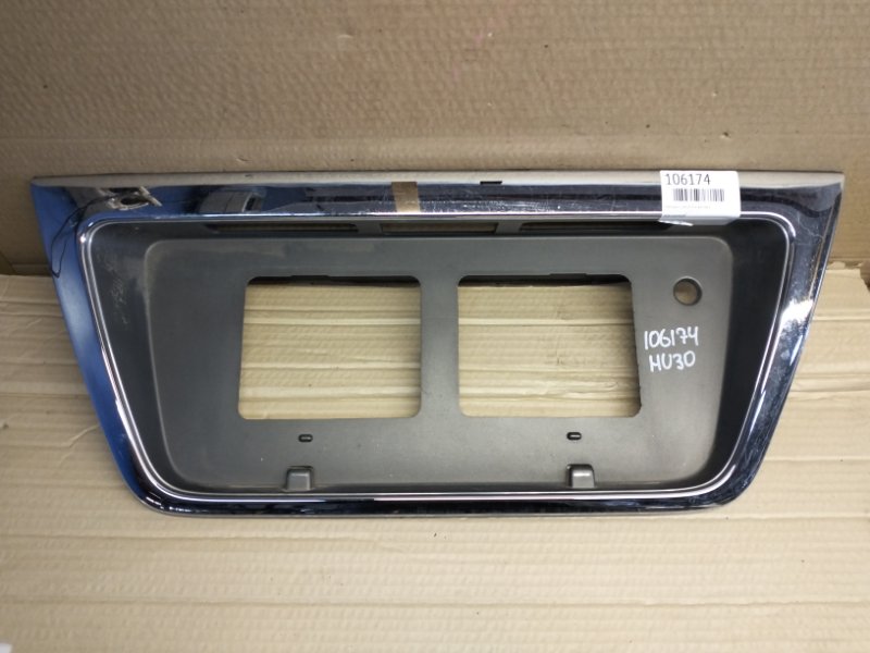 Накладка двери багажника Nissan Presage HU30 (б/у)
