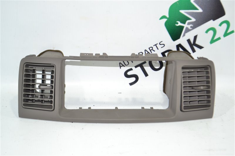 Консоль магнитофона Toyota Fielder NZE124 1NZ 2000 (б/у)