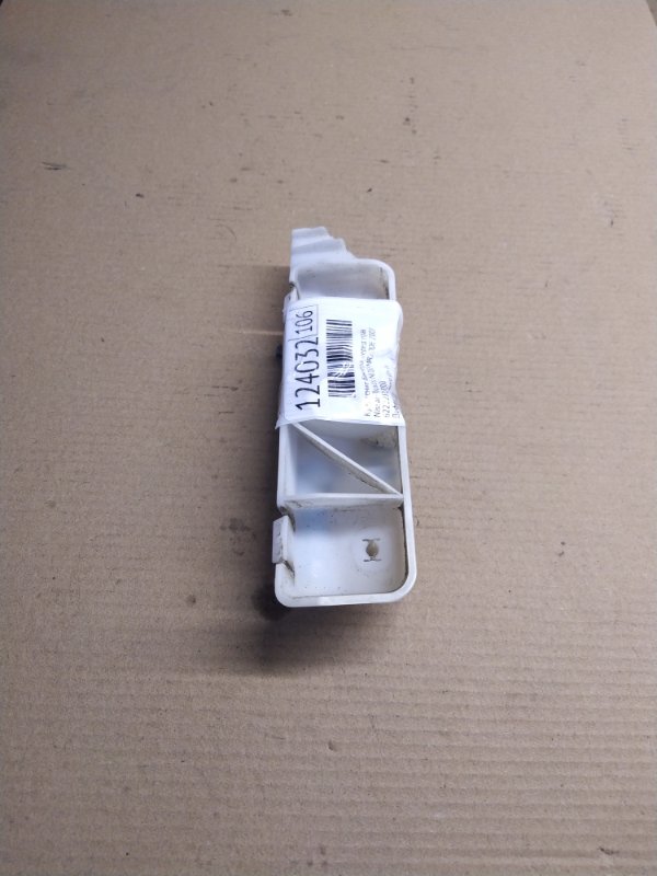 Крепление бампера Nissan Dualis NJ10 MR20DE 2007 переднее правое (б/у)