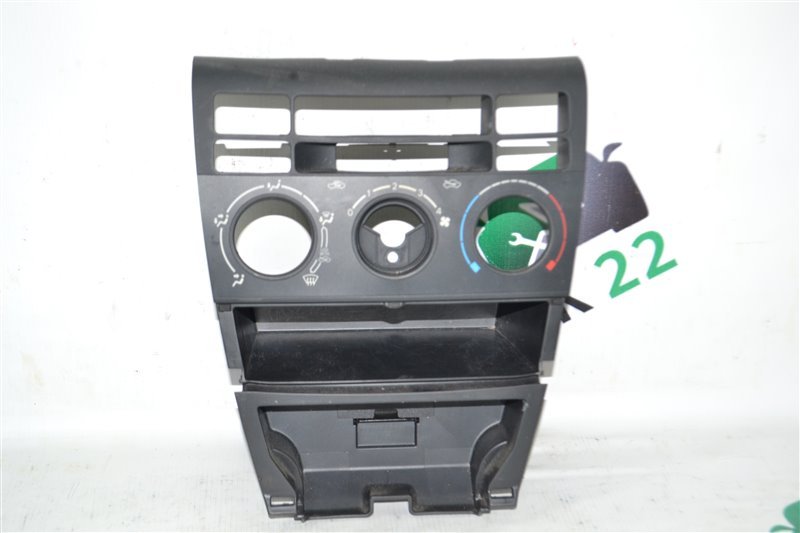 Консоль климат-контроля Toyota Corolla NZE124 1NZ 2001 (б/у)