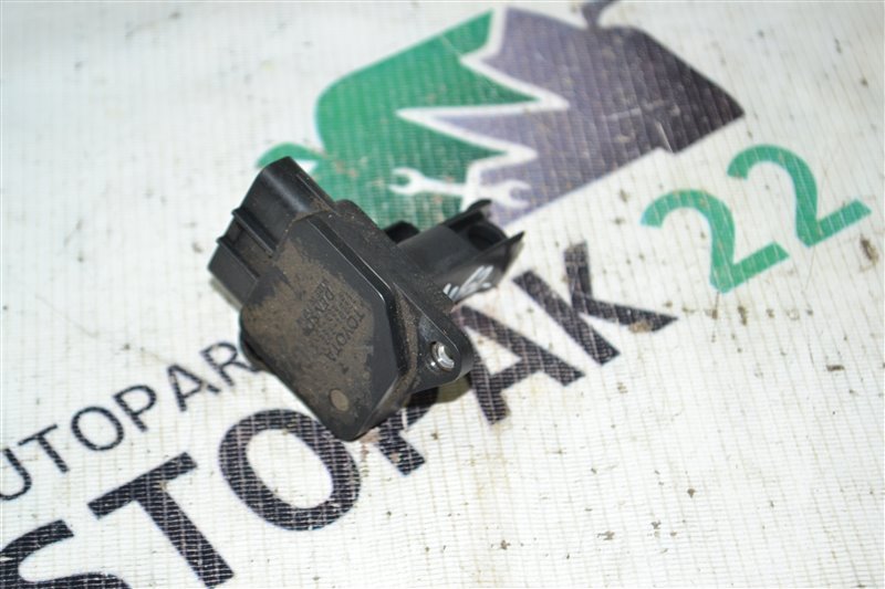Датчик массового расхода воздуха Toyota Corolla NZE121 1NZ-FE 2001 (б/у)