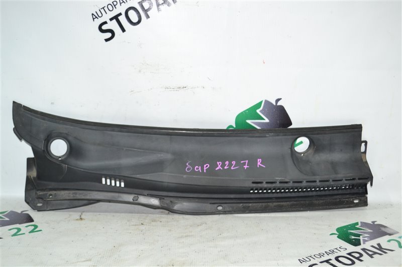 Решетка под дворники Toyota Corolla NZE121 1NZ 2001 правая (б/у)
