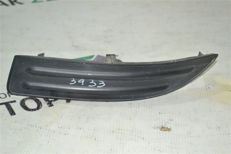 Заглушка бампера Toyota Corolla NZE121 1NZ-FE 2001 передняя левая (б/у)