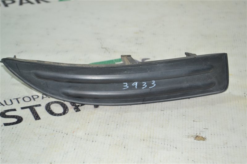 Заглушка бампера Toyota Corolla NZE121 1NZ-FE 2001 передняя правая (б/у)