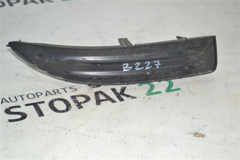 Заглушка бампера Toyota Corolla NZE121 1NZ 2001 передняя правая (б/у)