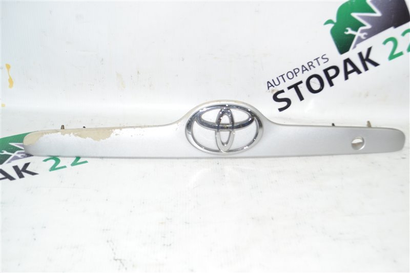 Накладка крышки багажника Toyota Corolla NZE121 1NZ 2001 (б/у)