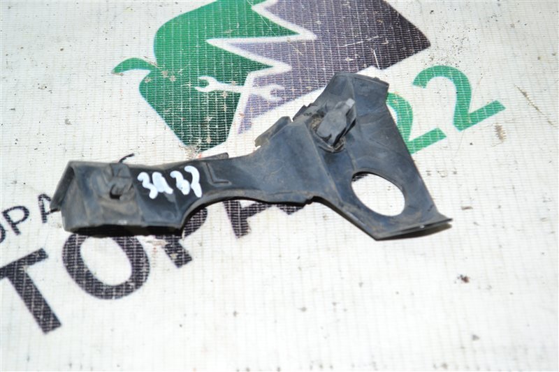 Крепление бампера Toyota Corolla NZE121 1NZ-FE 2001 переднее левое (б/у)