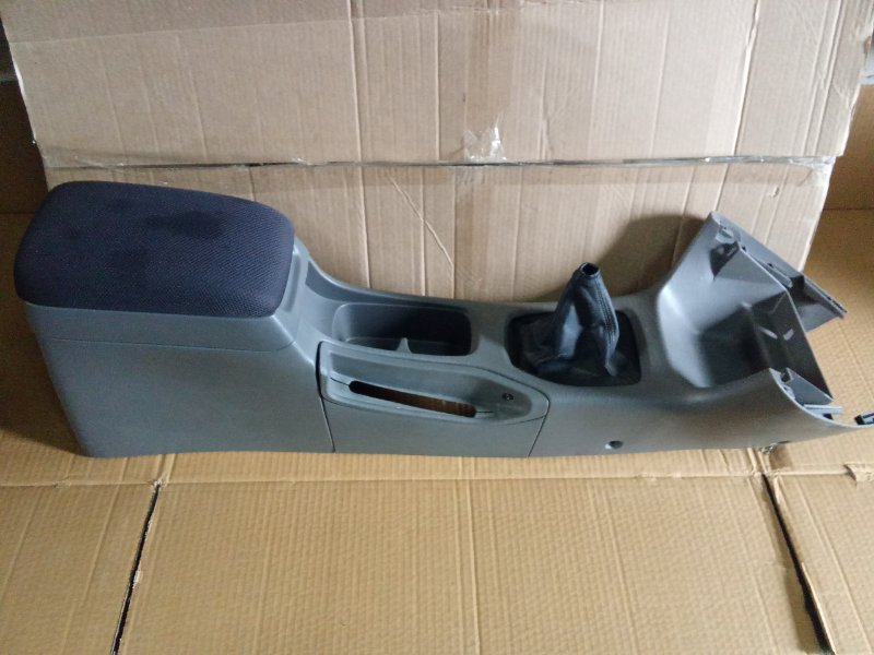 Бардачок между сиденьями Toyota Caldina ST215 3S-FE 2002 (б/у)