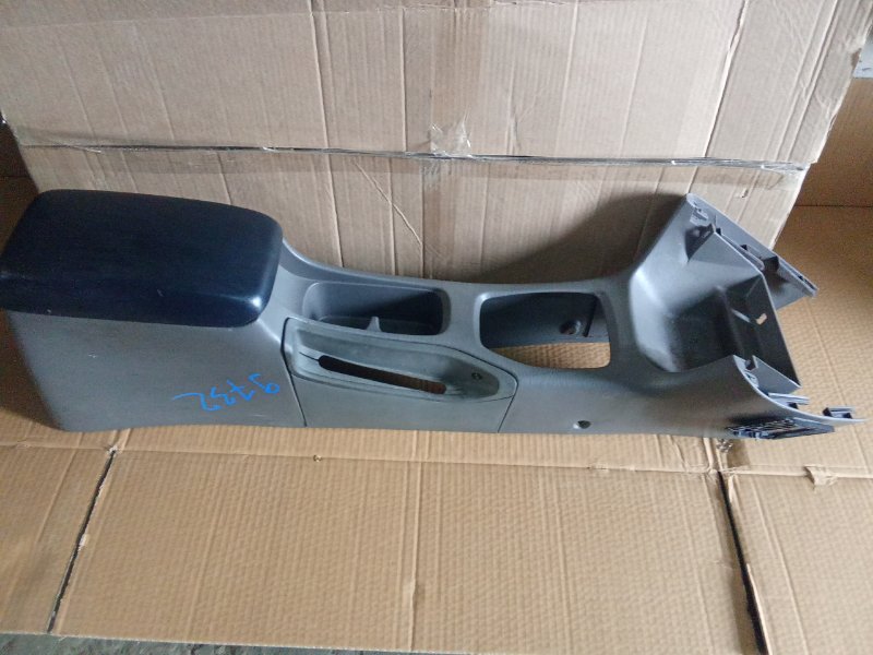 Бардачок между сиденьями Toyota Caldina AT211 7A-FE 2000 (б/у)